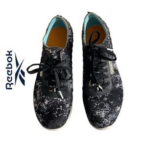 Reebok Women's Black and White Sneakers SZ 7